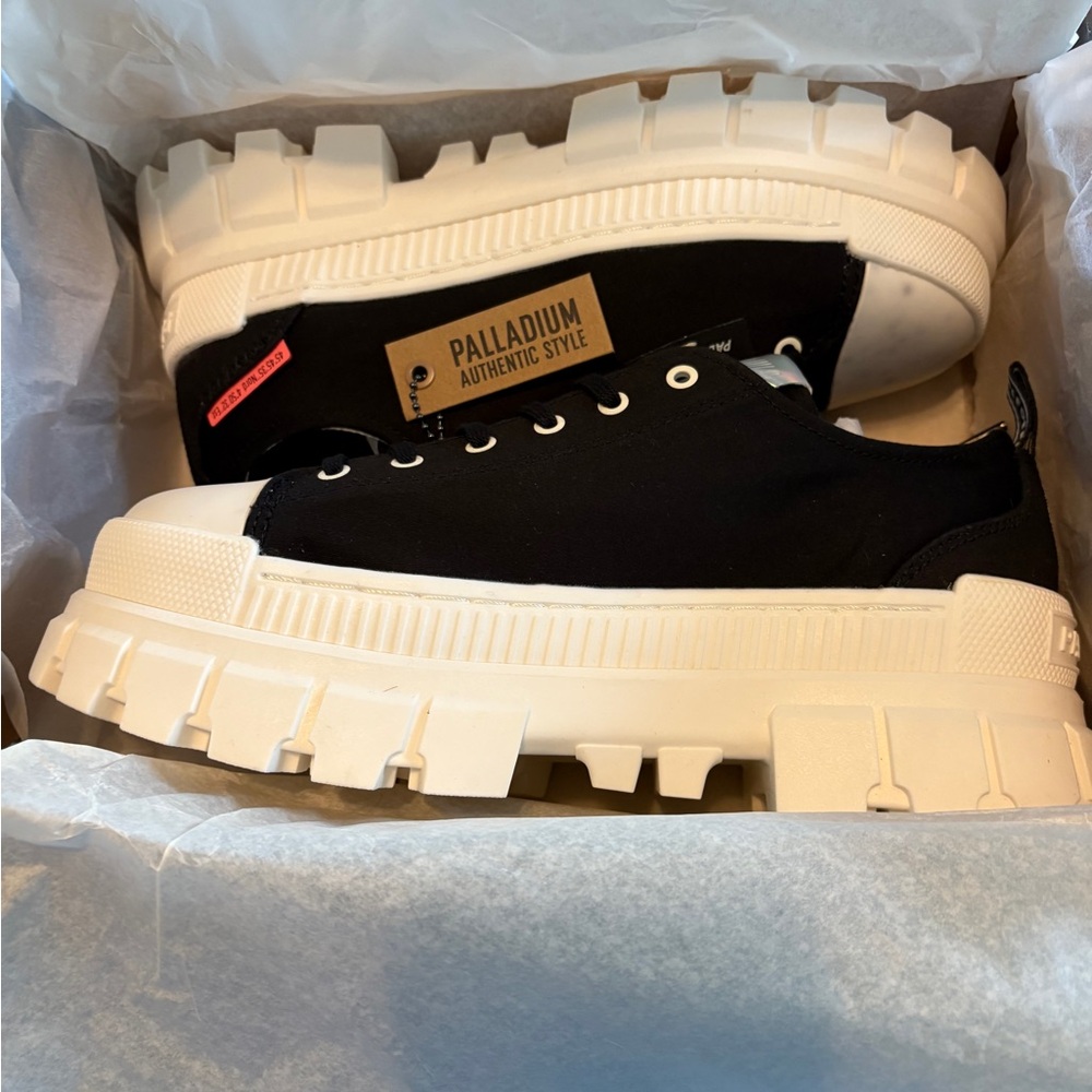 Palladium Revolt Lo TX Chunky Sneakers - Picture 2 of 6